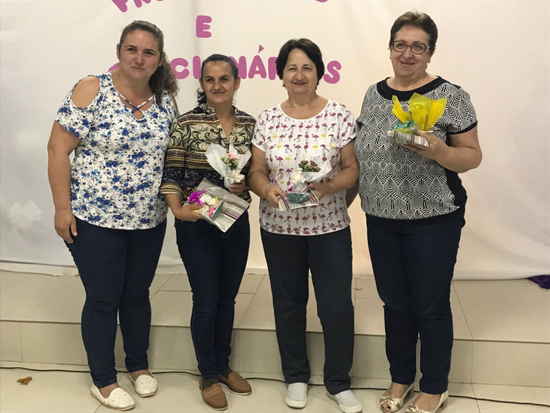 TARDE DE HOMENAGEM A PROFESSORES E SERVIDORES